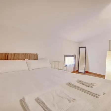 Apartamento La Puerta De Laurel Logrono Exterior photo